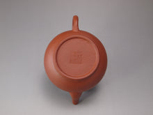 Load image into Gallery viewer, Zhuni Dahongpao Old Pear Yixing Teapot 朱泥大红袍古梨形 120ml