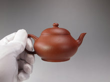 Load image into Gallery viewer, Zhuni Dahongpao Old Pear Yixing Teapot 朱泥大红袍古梨形 120ml