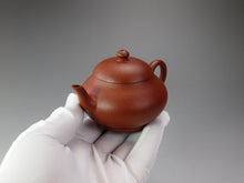 Load image into Gallery viewer, Zhuni Dahongpao Old Pear Yixing Teapot 朱泥大红袍古梨形 120ml