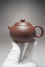 Load image into Gallery viewer, Lao Zini Xishi Yixing Teapot 老紫泥西施 130ml
