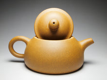 Load image into Gallery viewer, Huangjin Duan Limao Yixing Teapot 黄金段笠帽 130ml