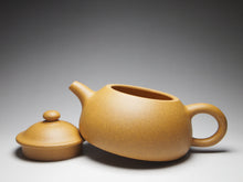 Load image into Gallery viewer, Huangjin Duan Limao Yixing Teapot 黄金段笠帽 130ml