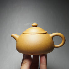 Load image into Gallery viewer, Huangjin Duan Limao Yixing Teapot 黄金段笠帽 130ml
