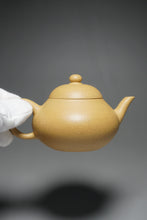 Load image into Gallery viewer, Lipini Wide Pear Yixing Teapot 梨皮泥梨形 130ml