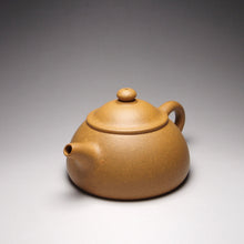 Load image into Gallery viewer, Huangjin Duan Limao Yixing Teapot 黄金段笠帽 130ml