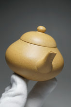 Load image into Gallery viewer, Lipini Wide Pear Yixing Teapot 梨皮泥梨形 130ml