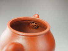Load image into Gallery viewer, Fully Handmade Zhuni Panhu Yixing Teapot by Yu Bo 余波全手工朱泥潘壶 135ml