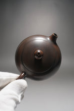 Load image into Gallery viewer, 135ml Xishi Nixing Teapot by Li Wenxin 李文新泥兴西施