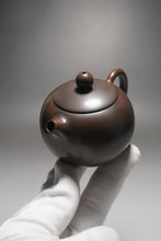 Load image into Gallery viewer, 135ml Xishi Nixing Teapot by Li Wenxin 李文新泥兴西施