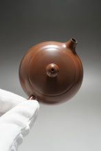 Load image into Gallery viewer, 135ml Xishi Nixing Teapot by Li Wenxin 李文新泥兴西施