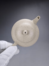 Load image into Gallery viewer, Baiyuduan Short Pear Yixing Teapot 白玉段梨形 135ml