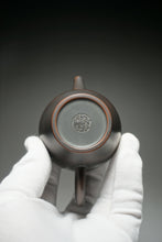 Load image into Gallery viewer, 135ml Julunzhu Nixing Teapot by Wu Sheng Sheng 吴盛胜坭兴巨轮珠壶