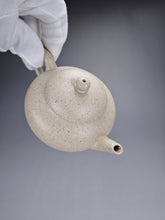 Load image into Gallery viewer, Baiyuduan Short Pear Yixing Teapot 白玉段梨形 135ml