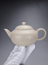 Load image into Gallery viewer, Baiyuduan Short Pear Yixing Teapot 白玉段梨形 135ml
