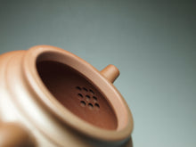 Load image into Gallery viewer, 135ml Tall Fanggu Nixing Teapot with Yaobian by Li Wenxin 李文新泥兴阴阳仿古壶
