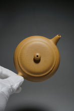 Load image into Gallery viewer, Huangjin Duan Xiangyu Yixing Teapot 黄金段香玉壶 125ml