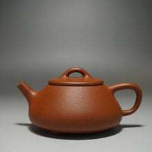 Load image into Gallery viewer, Zhuni Shipiao Yixing Teapot 朱泥平盖石瓢 135ml