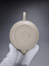 Load image into Gallery viewer, Baiyuduan Short Pear Yixing Teapot 白玉段梨形 135ml