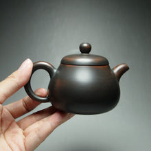 Load image into Gallery viewer, Junde Nixing Teapot by Wu Sheng Sheng 吴盛胜君德 135ml