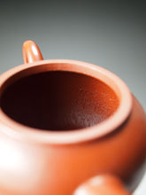 Load image into Gallery viewer, Fully Handmade Zhuni Shuiping Teapot by YuBo 全手工朱泥水平余波制 135ml