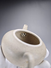 Load image into Gallery viewer, Baiyuduan Short Pear Yixing Teapot 白玉段梨形 135ml