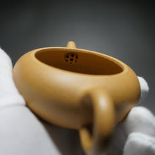 Load image into Gallery viewer, Huangjin Duan Xiangyu Yixing Teapot 黄金段香玉壶 125ml