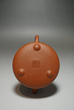 Load image into Gallery viewer, Zhuni Shipiao Yixing Teapot 朱泥平盖石瓢 135ml