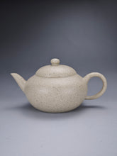 Load image into Gallery viewer, Baiyuduan Short Pear Yixing Teapot 白玉段梨形 135ml