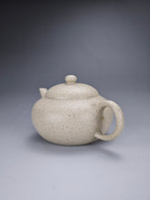 Load image into Gallery viewer, Baiyuduan Short Pear Yixing Teapot 白玉段梨形 135ml