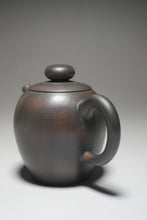 Load image into Gallery viewer, 135ml Julunzhu Nixing Teapot by Wu Sheng Sheng 吴盛胜坭兴巨轮珠壶