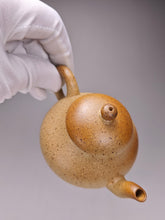 Load image into Gallery viewer, Wood Fired Pear Benshan Lüni Yixing Teapot 柴烧本山绿泥梨形壶 135ml