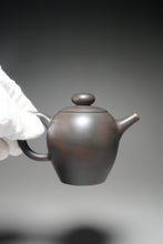 Load image into Gallery viewer, 135ml Julunzhu Nixing Teapot by Wu Sheng Sheng 吴盛胜坭兴巨轮珠壶