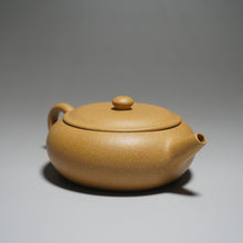 Load image into Gallery viewer, Huangjin Duan Xiangyu Yixing Teapot 黄金段香玉壶 125ml