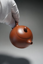 Load image into Gallery viewer, Fully Handmade Hongpilong Xishi teapot by Hu Haojie 全手工红皮龙西施胡浩杰制 135ml