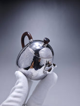 Load image into Gallery viewer, 999 Pure Silver Handmade Egg Shape Teapot 全手工纯银999蛋形壶 135ml