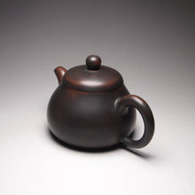Load image into Gallery viewer, Junde Nixing Teapot by Wu Sheng Sheng 吴盛胜君德 135ml
