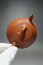 Load image into Gallery viewer, Zhuni Shipiao Yixing Teapot 朱泥平盖石瓢 135ml
