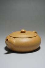 Load image into Gallery viewer, Huangjin Duan Xiangyu Yixing Teapot 黄金段香玉壶 125ml