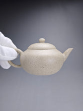 Load image into Gallery viewer, Baiyuduan Short Pear Yixing Teapot 白玉段梨形 135ml