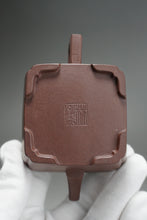 Load image into Gallery viewer, Lao Zini ChuanXiang Square Yixing Teapot 老紫泥鸣远传香 140ml