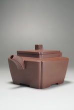 Load image into Gallery viewer, Lao Zini ChuanXiang Square Yixing Teapot 老紫泥鸣远传香 140ml