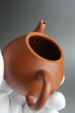 Load image into Gallery viewer, Zhuni Dahongpao New Pear Yixing Teapot 朱泥大红袍梨形 140ml