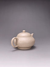 Load image into Gallery viewer, Baiyuduan Pear with Base Yixing Teapot 白玉段梨形壶 140ml