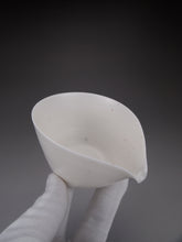 Load image into Gallery viewer, Dew Drop Fair Cup by Taoshan Studio 桃山房白子玉系列公杯 140ml