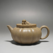 Load image into Gallery viewer, Fully Handmade Jiangpo-Qingni Jingwen Xiushi Yixing Teapot by Feng Tao 全手工冯涛青降坡泥筋纹器绣狮 140ml
