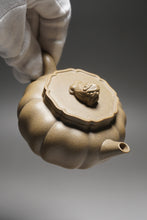 Load image into Gallery viewer, Fully Handmade Jiangpo-Qingni Jingwen Lion Head Yixing Teapot by Feng Tao 全手工冯涛降坡青泥筋纹狮球 140ml