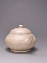 Load image into Gallery viewer, Baiyuduan Pear with Base Yixing Teapot 白玉段梨形壶 140ml