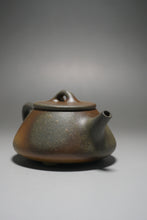 Load image into Gallery viewer, Wood Fired Huangjin Duan Shipiao Yixing Teapot 柴烧黄金段平盖石瓢 140ml