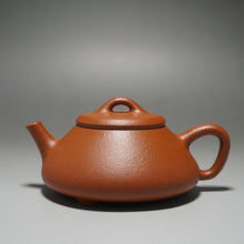 Load image into Gallery viewer, Fully Handmade Jiangponi Shipiao Yixing Teapot by Hu Manshan 全手工胡漫山降坡泥任瓢 140ml