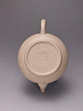 Load image into Gallery viewer, Baiyuduan Pear with Base Yixing Teapot 白玉段梨形壶 140ml